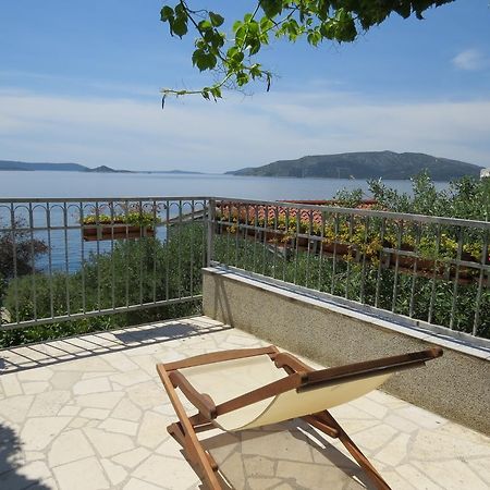 Apartments Lovric - 30 Meters To The Beach Трогир Экстерьер фото