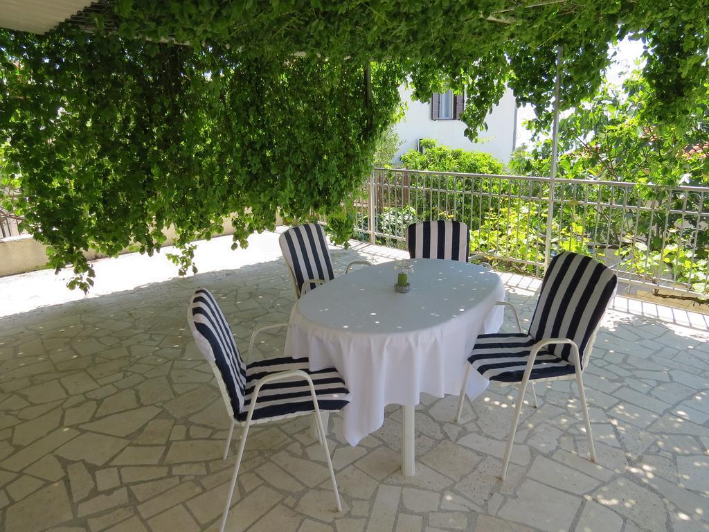 Apartments Lovric - 30 Meters To The Beach Трогир Экстерьер фото