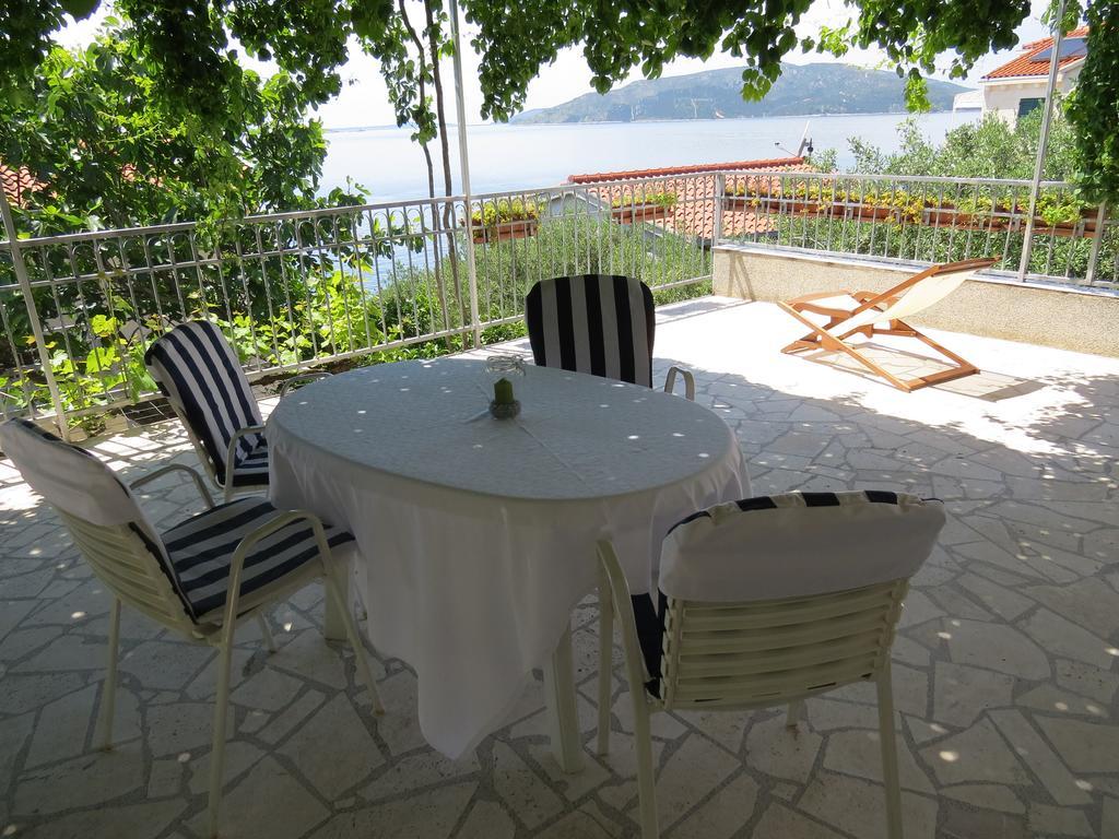 Apartments Lovric - 30 Meters To The Beach Трогир Экстерьер фото